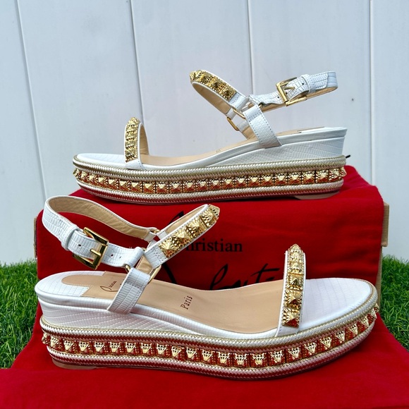 CHRISTIAN LOUBOUTIN PYRACLOU 60 FLATFORM SANDALS WHITE LEATHER GOLD STUDS SZ 39 - Picture 2 of 15